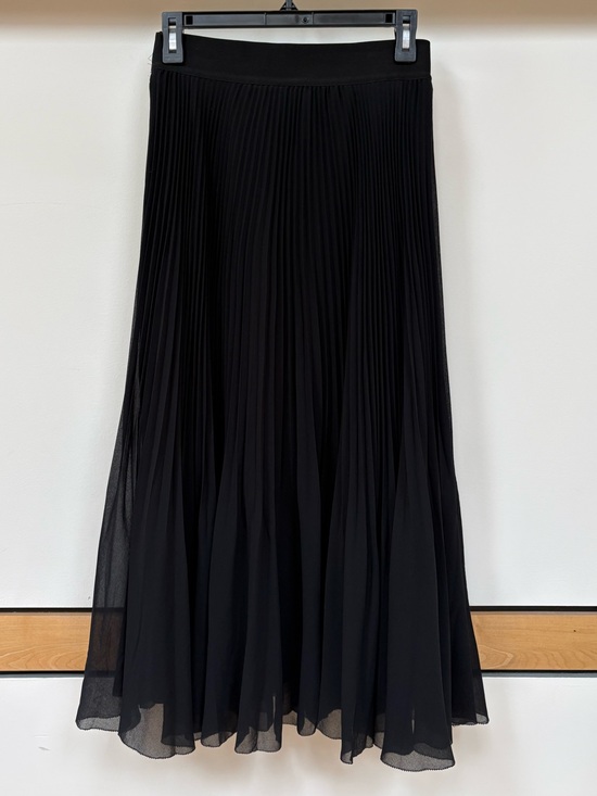 Aritzia Dresses & Skirts - Wilfred twirl pleated skirt -Small